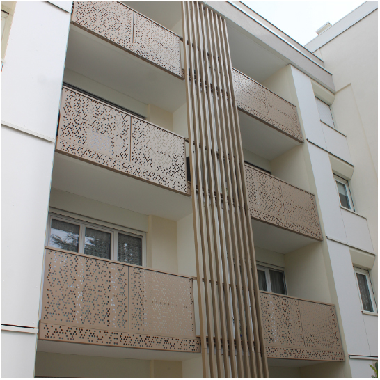 Image Garde-corps tôlé filant Karactère